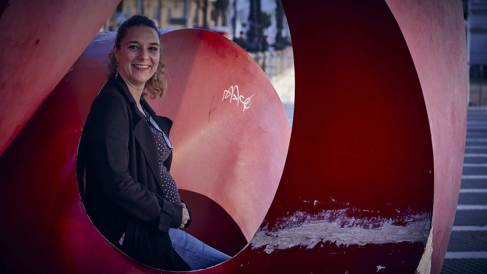 Noelia Vera en el paseo Duque de Nájera, junto a la gaditana playa de La Caleta.