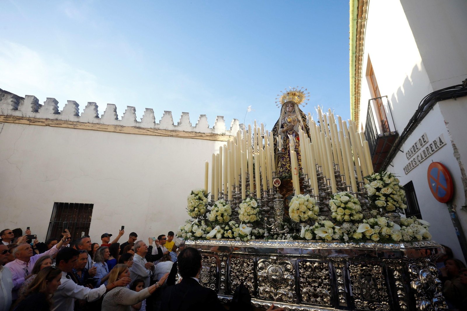 Viernes Santo en Córdoba: la procesión de los Dolores, en imágenes