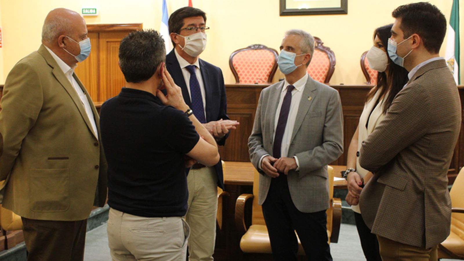 Juan Marín, con el alcalde de Lucena, la delegada territorial, Puri Joyera, y los portavoces municipales.