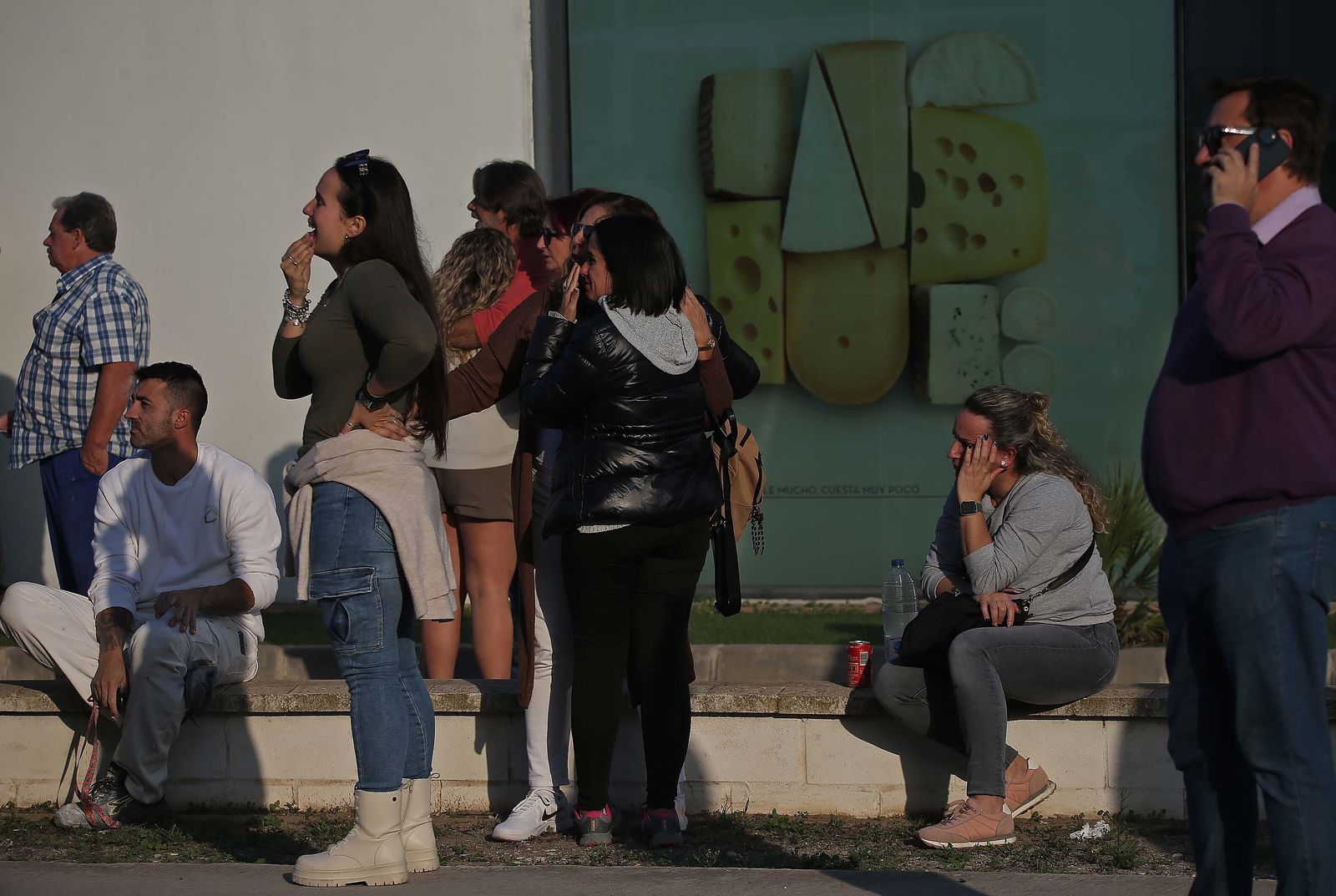 Imágenes del incendio de la nave de pinturas del polígono industrial Zabal Bajo en La Línea