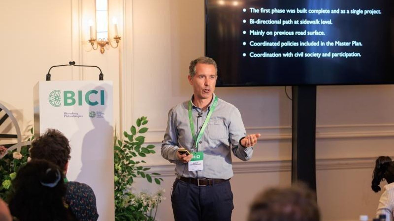 Manuel Calvo en Londres exponiendo el caso de éxito de Sevilla para la Fundación Bloomberg, a finales de junio.