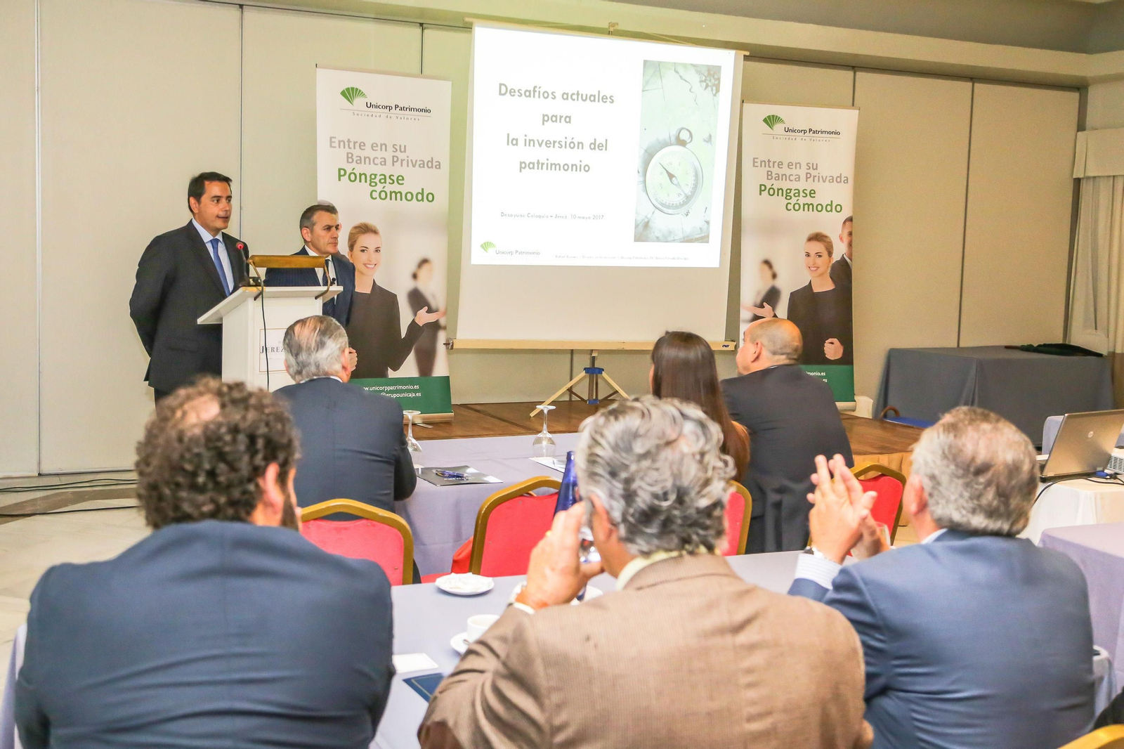 Un momento de la sesión informativa celebrada en Jerez por Unicaja Banco.