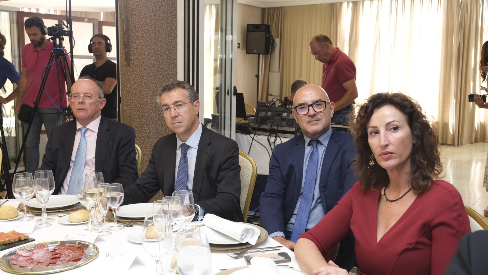 Imágenes del Foro Joly en Almería, con el Gobernador del Banco de España, Pablo Hernández de Cos
