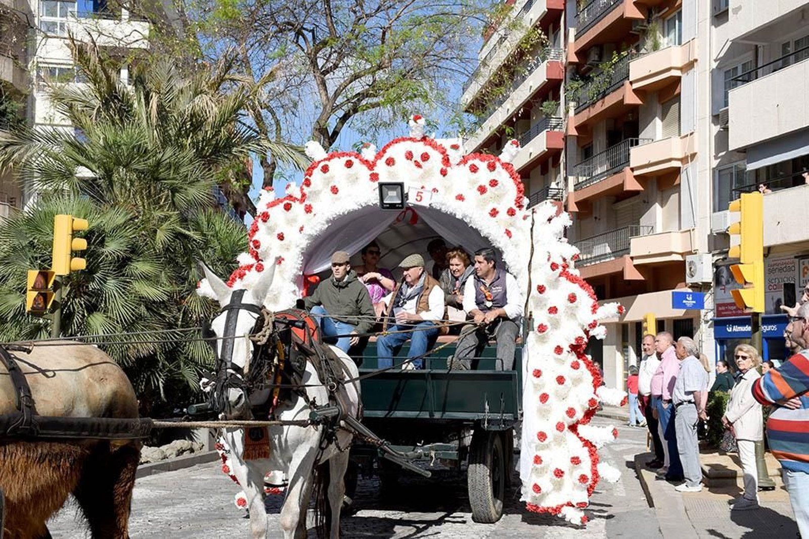 Las mejores imágenes de los peregrinos en la salida de Emigrantes