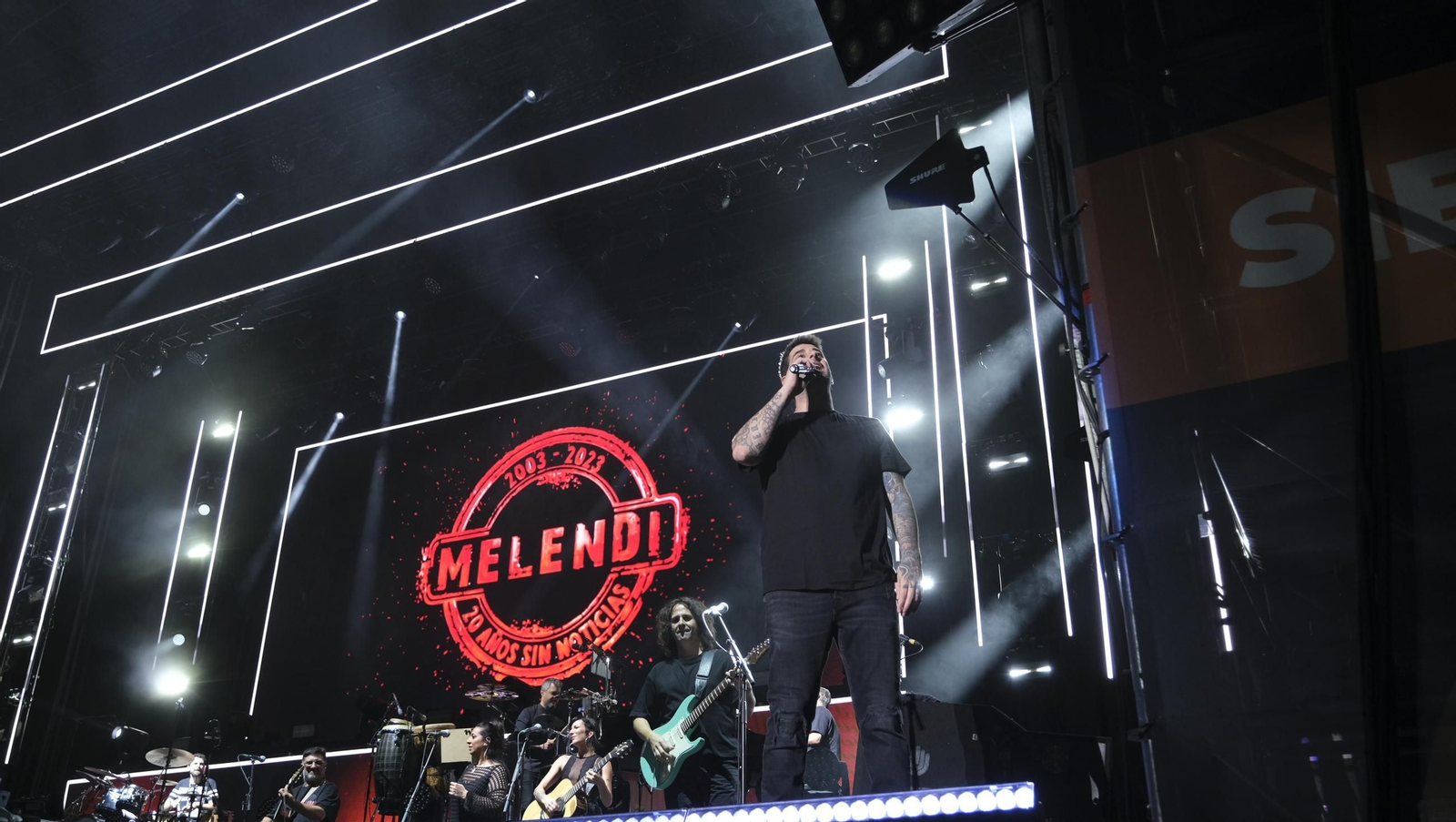 El concierto de Melendi llena de fans la Plaza de Toros de Almería, en imágenes