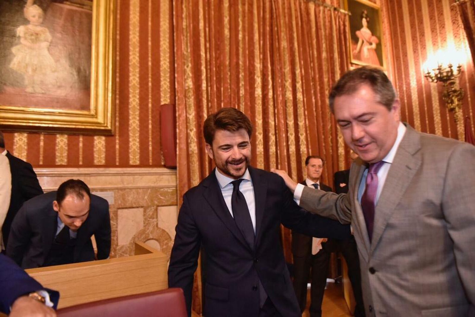 Las imágenes del pleno de investidura de Juan Espadas como alcalde de Sevilla