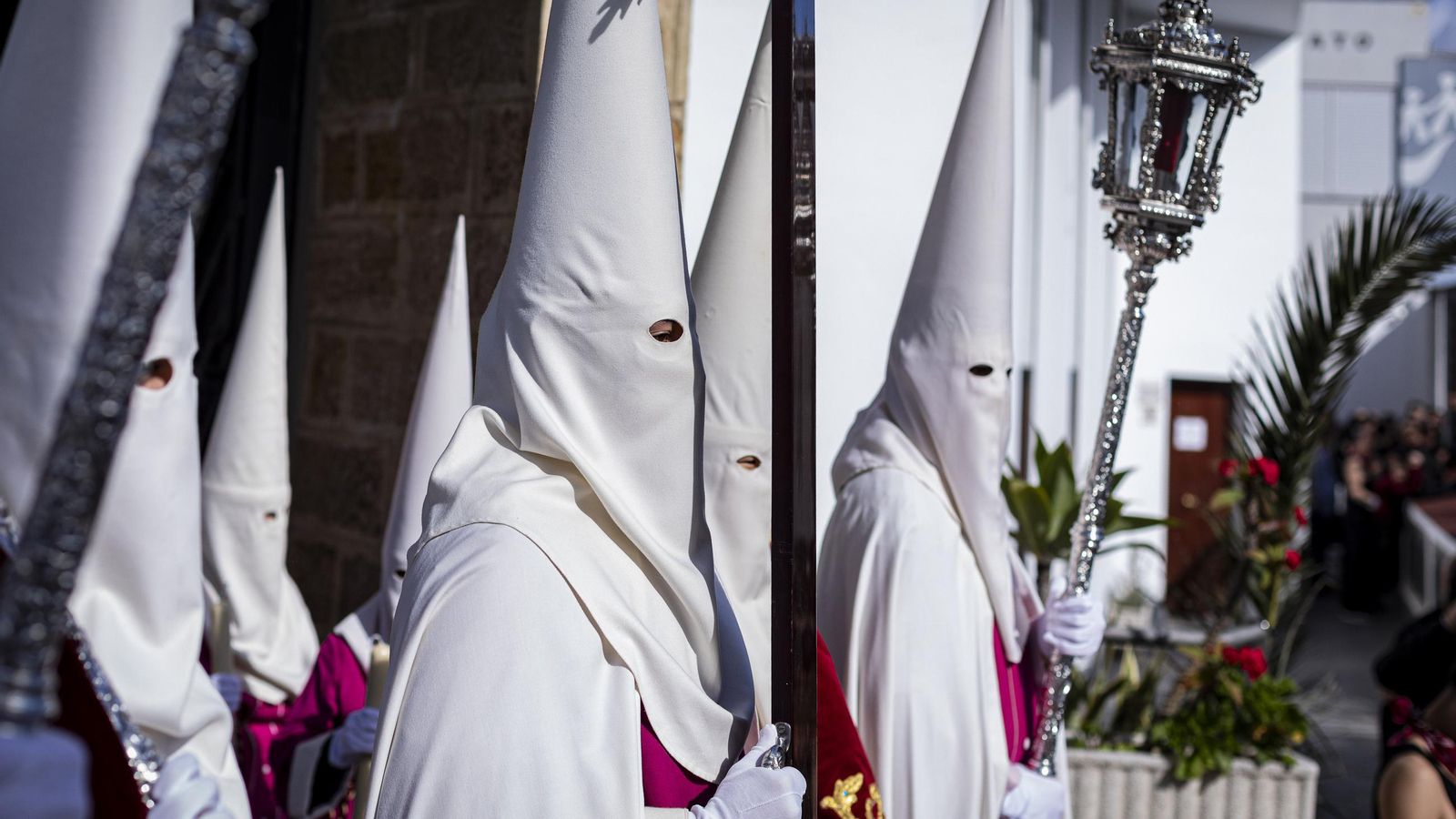 En imágenes,  El Prendimiento de San Fernando tuvo que volverse a su templo entre lágrimas y lluvia