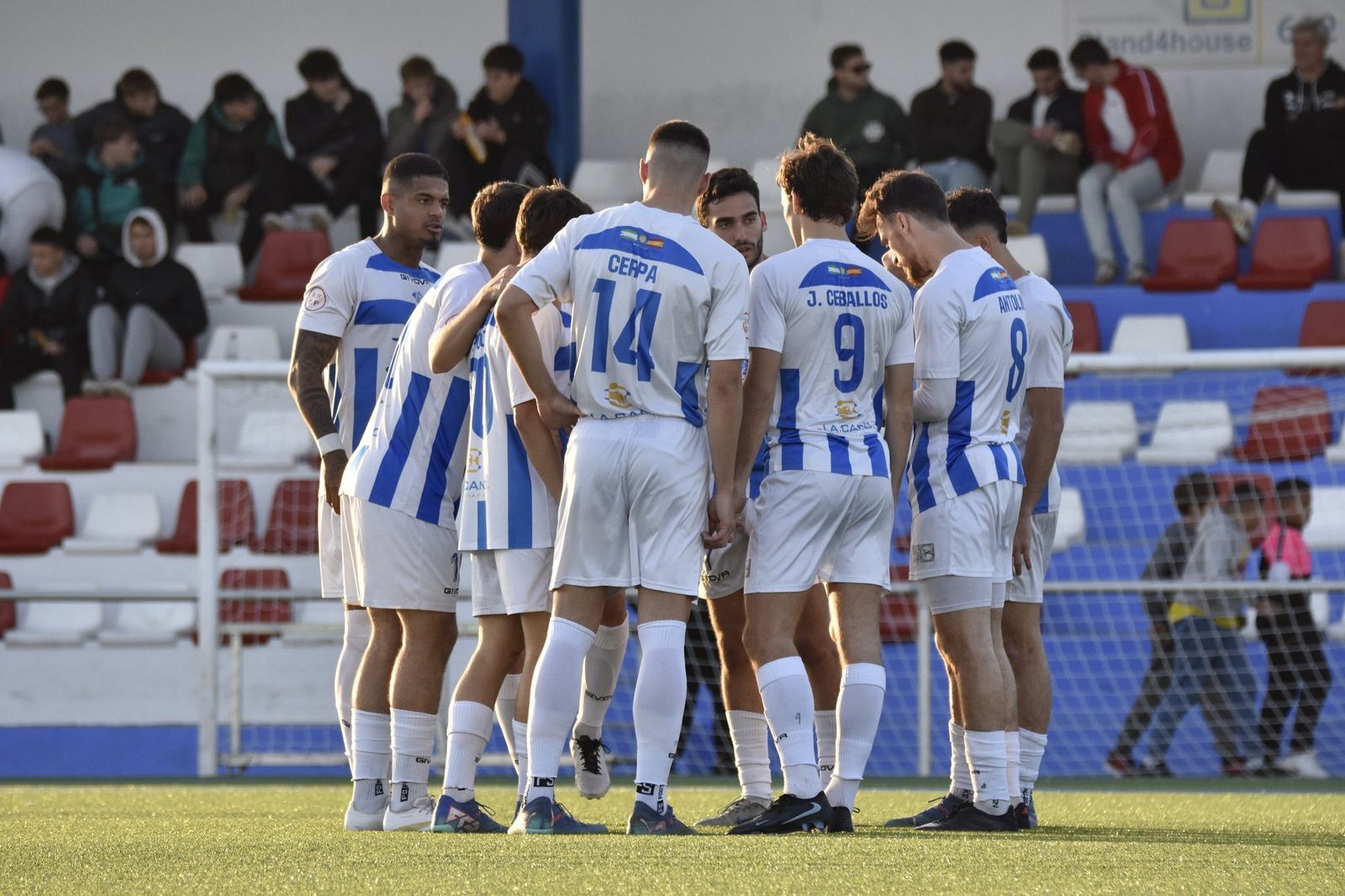 Al Bollullos solo le vale ganar en Santiponce.