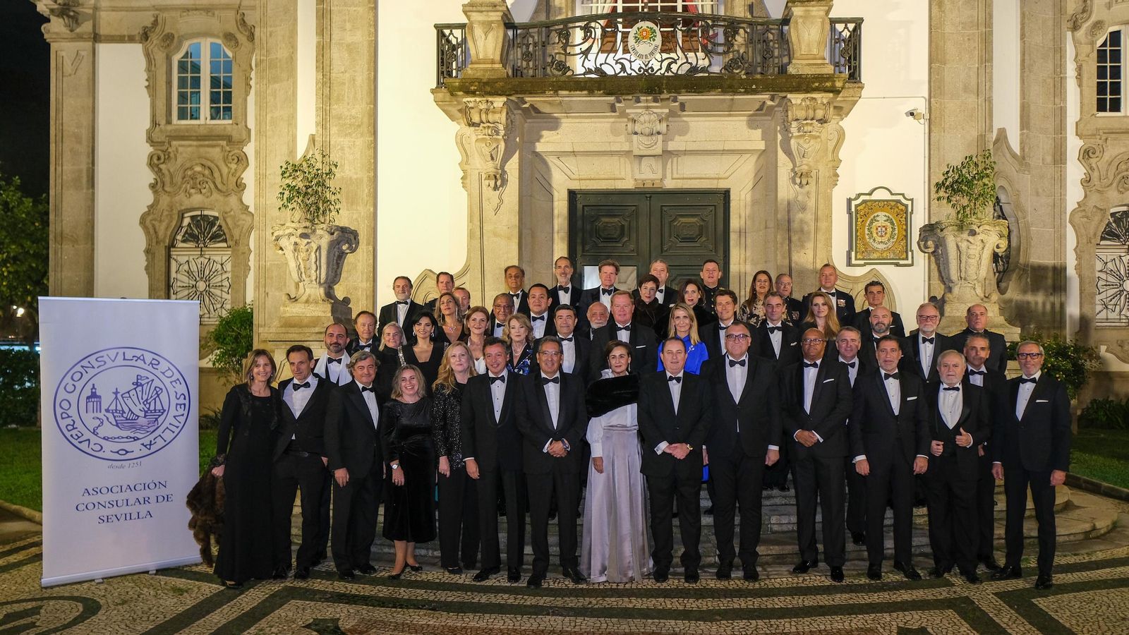 Una foto de familia de la habitual Gala de Navidad del cuerpo consular acreditado en Sevilla.
