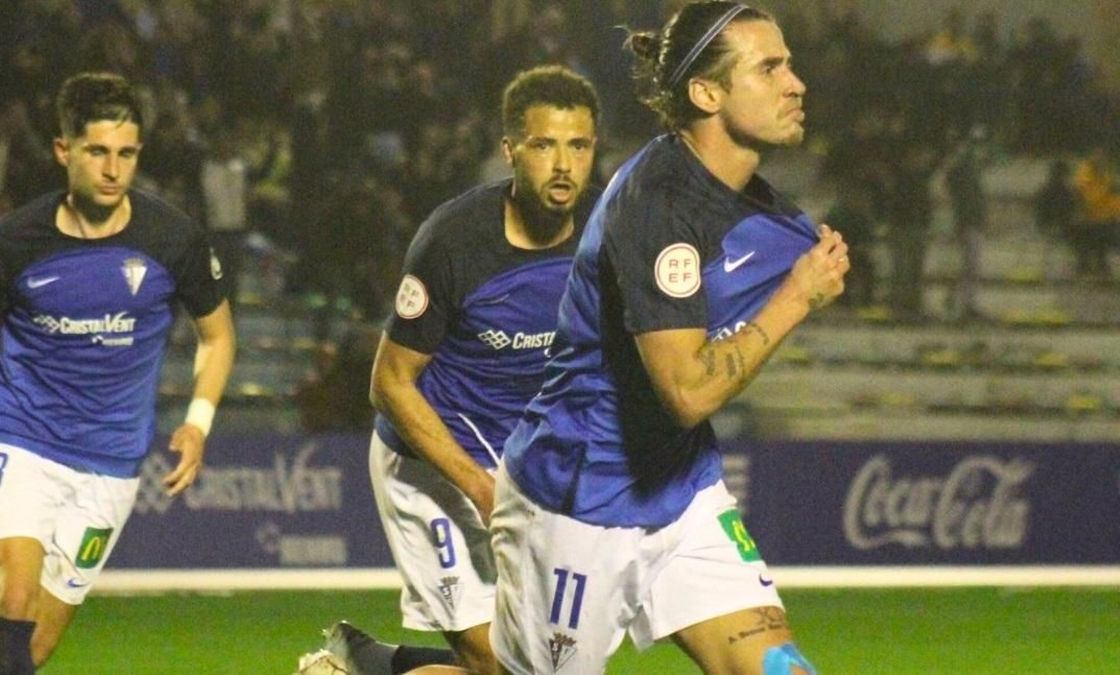Dani Aquino celebra su gol al Recreativo de Huelva.