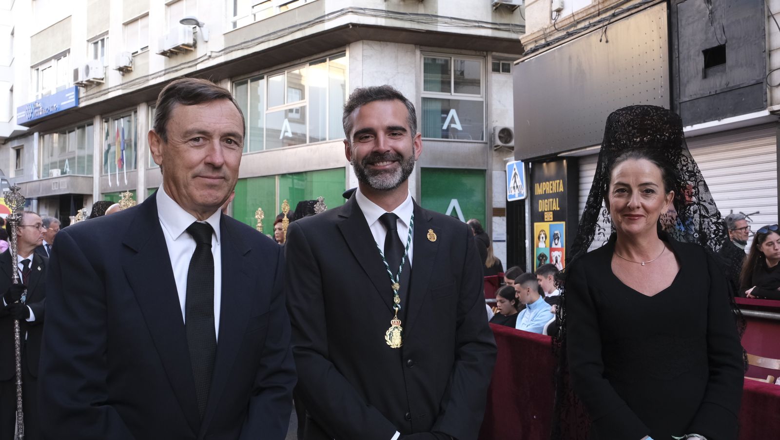 Procesión del Santo Entierro en Almería, en imágenes