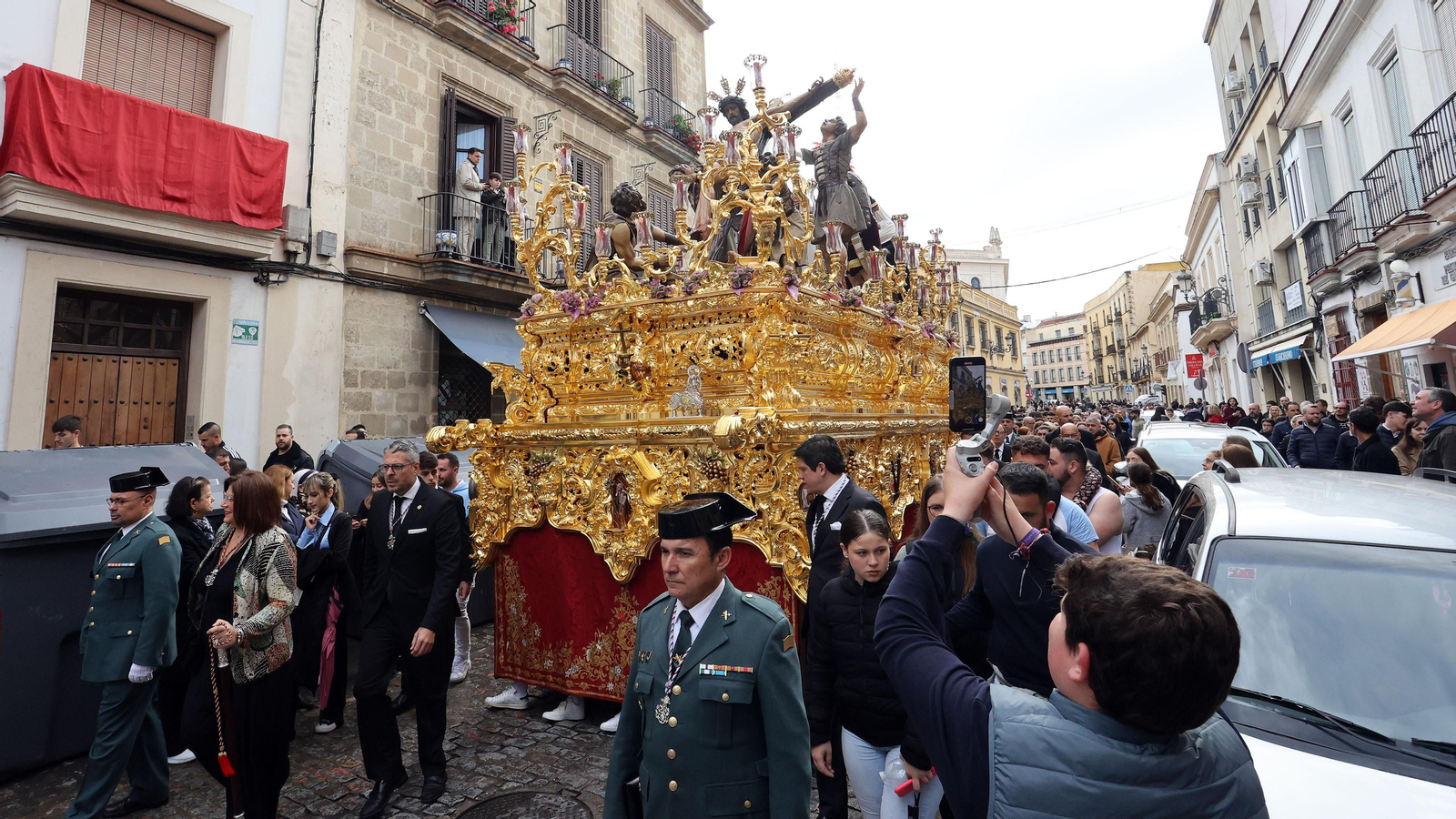 Las Viñas y El Cristo vuelven a sus templos