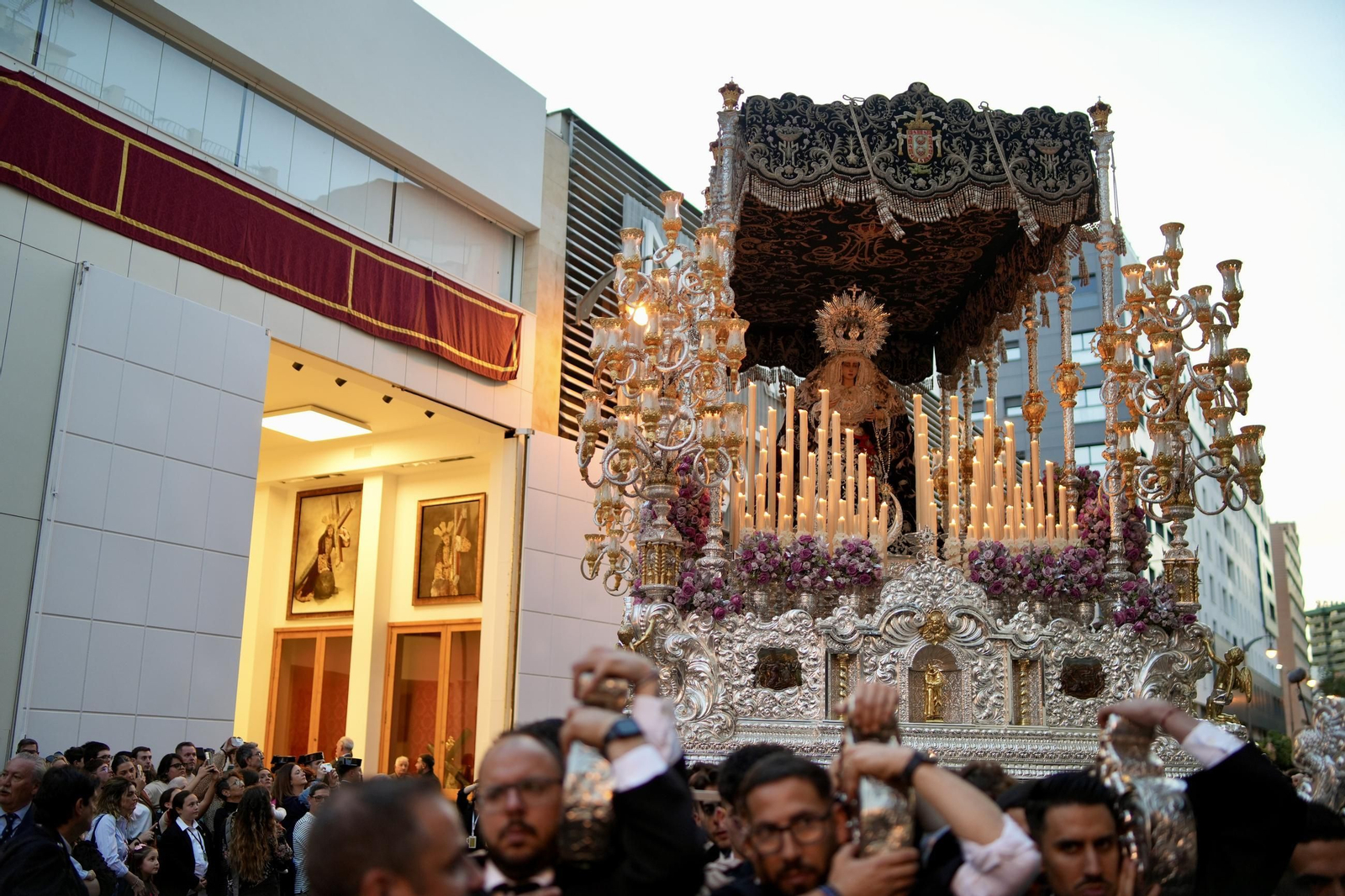 Misericordia en el Jueves Santo de Málaga, en imágenes