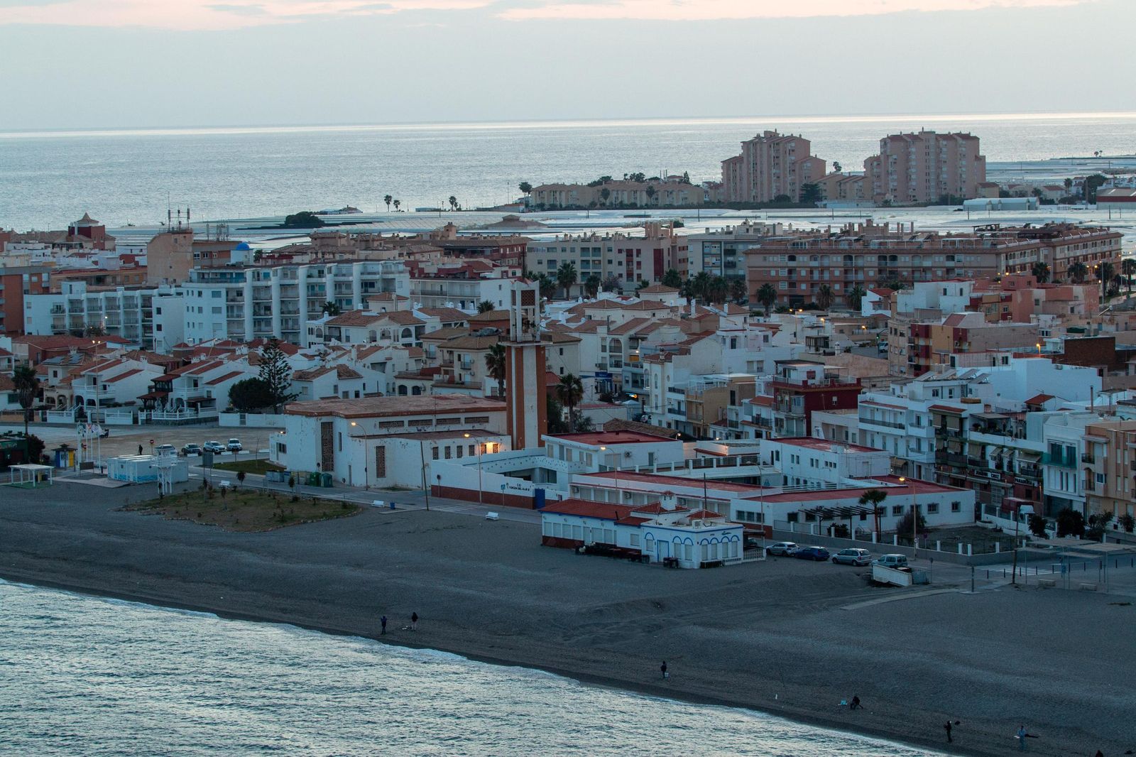 Así están las playas de Granada a pocos días de la Semana Santa