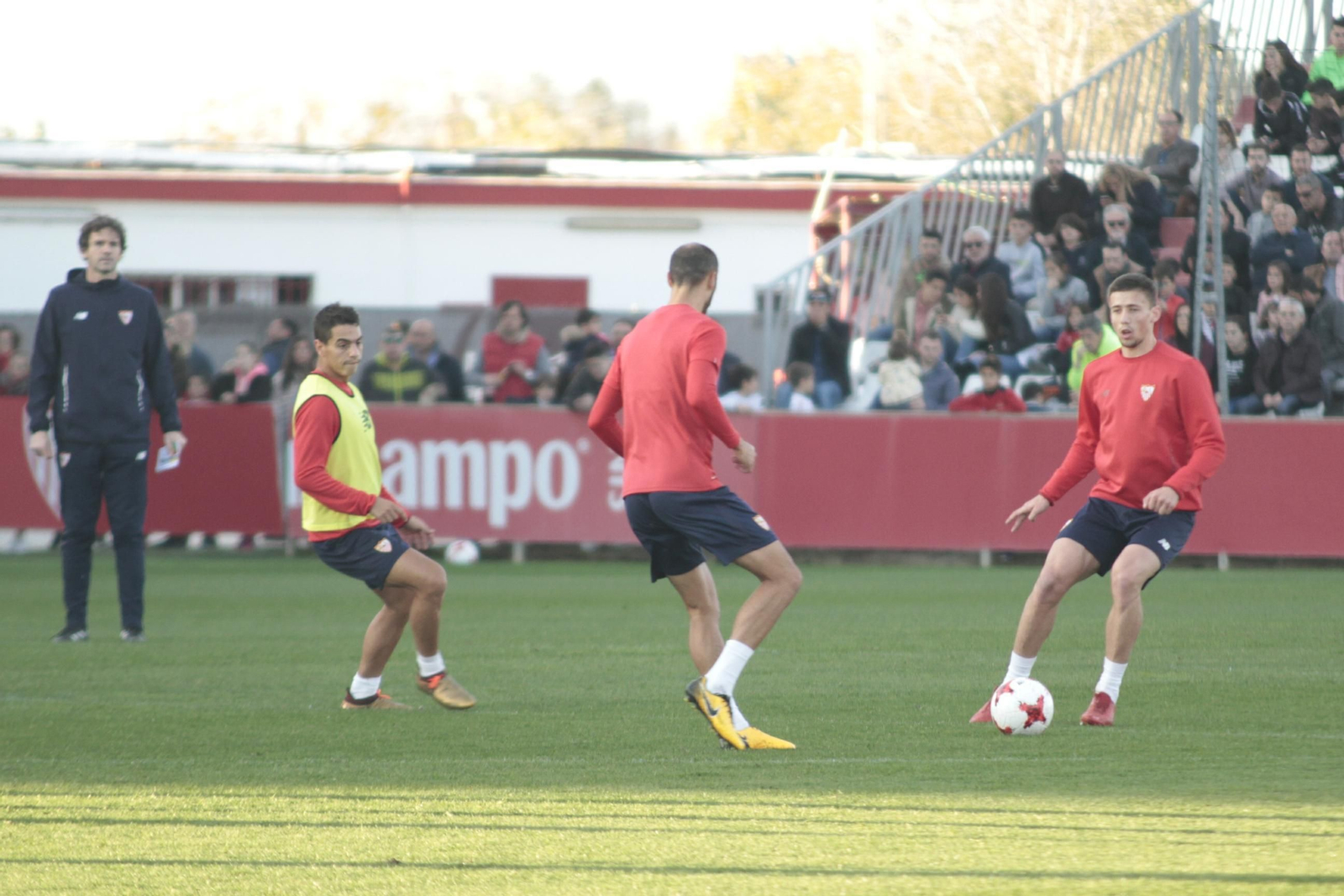 El entrenamiento del Sevilla a puerta abierta