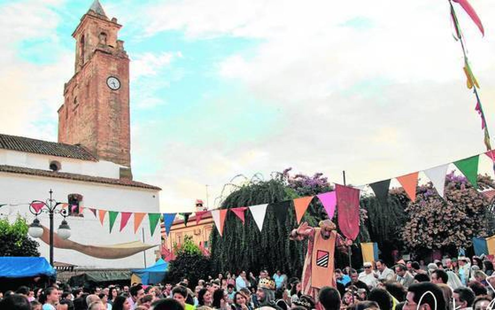 La animación llena las calles de Alanís en los tres días en los que las calles del pueblo vuelven a la Reconquista.