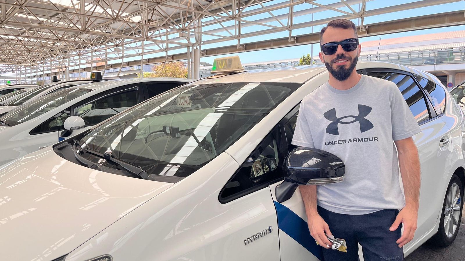Javier Puerto, taxista que trabaja en el aeropuerto de Málaga Javier Puerto, taxista que trabaja en el aeropuerto de Málaga