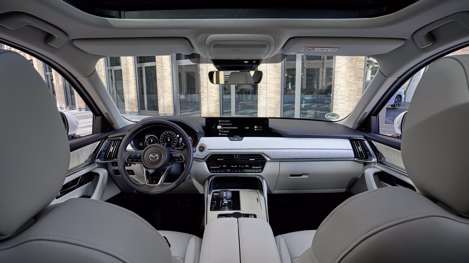 Al menos en el acabado más alto, que es el que hemos podido conducir, la calidad de sus materiales y el ajuste de los mismos, incluso en lugares recónditos, es formidable.