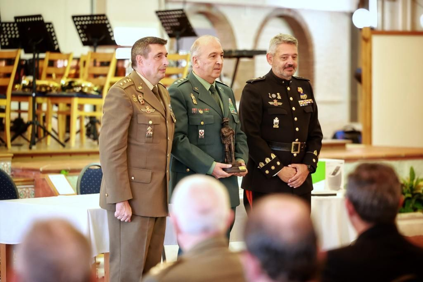 Las imágenes del día de la Subdelegación de Defensa en Cádiz y entrega de reconocimientos