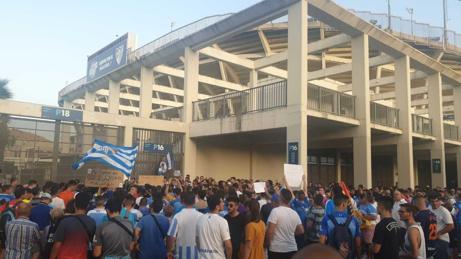 La manifestación contra el jeque Al-Thani en Málaga, en fotos