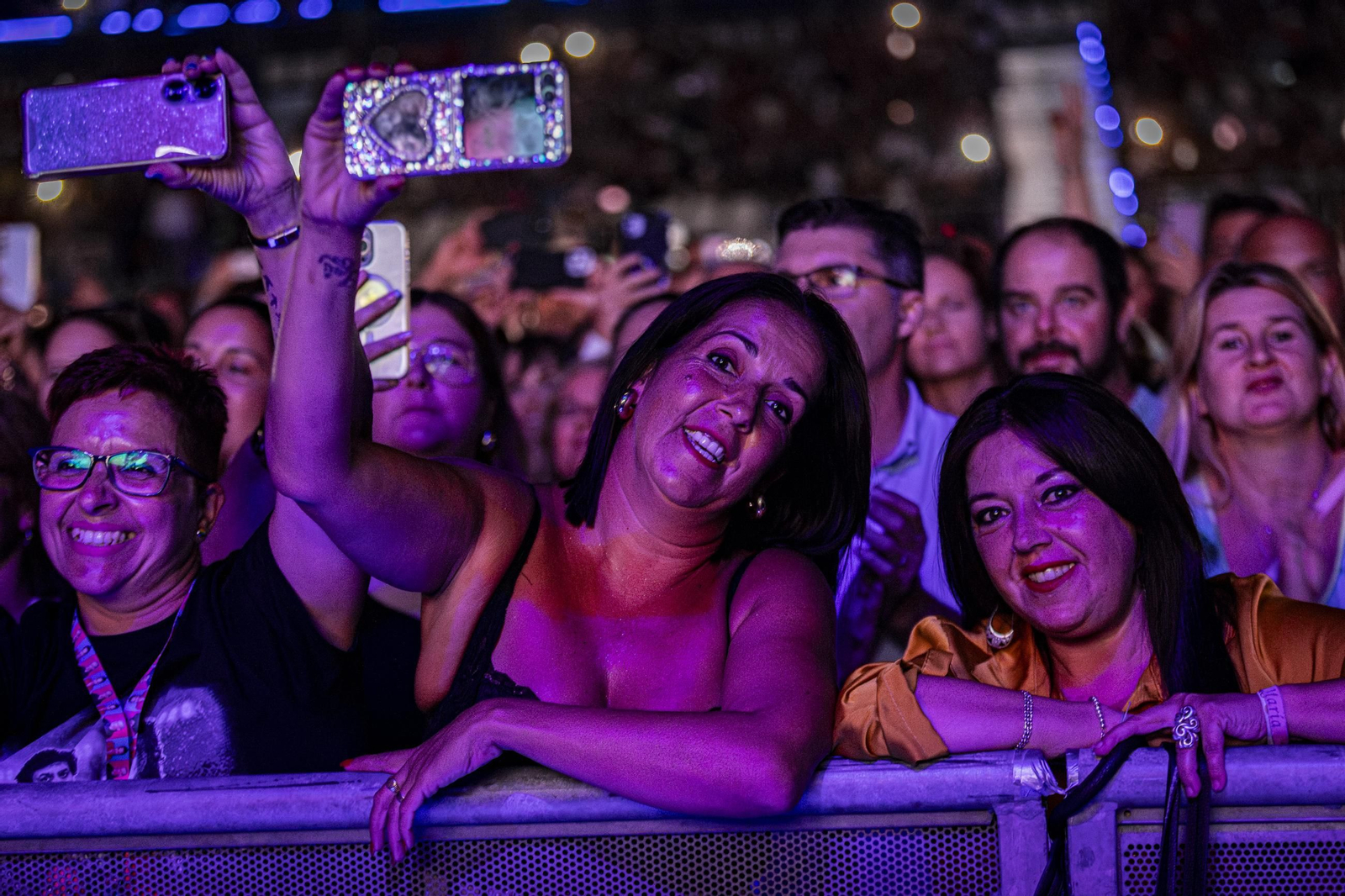 Búscate en las imagenes del concierto de Camela en Concert Music Festival en Chiclana