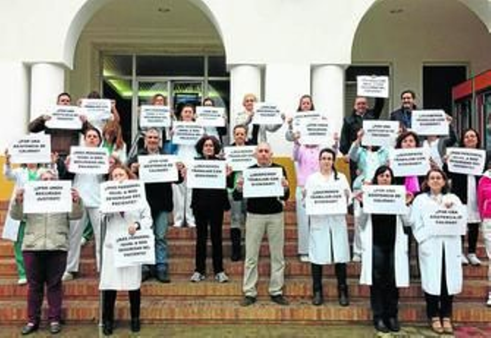 Los equipos de cuidados críticos y urgencias protestan de nuevo