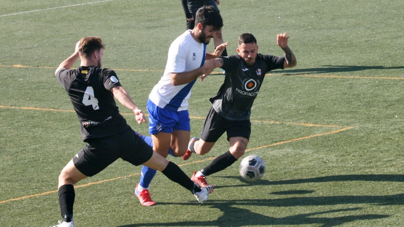 El Atlético Onubense toma oxígeno en su lucha por la salvación.