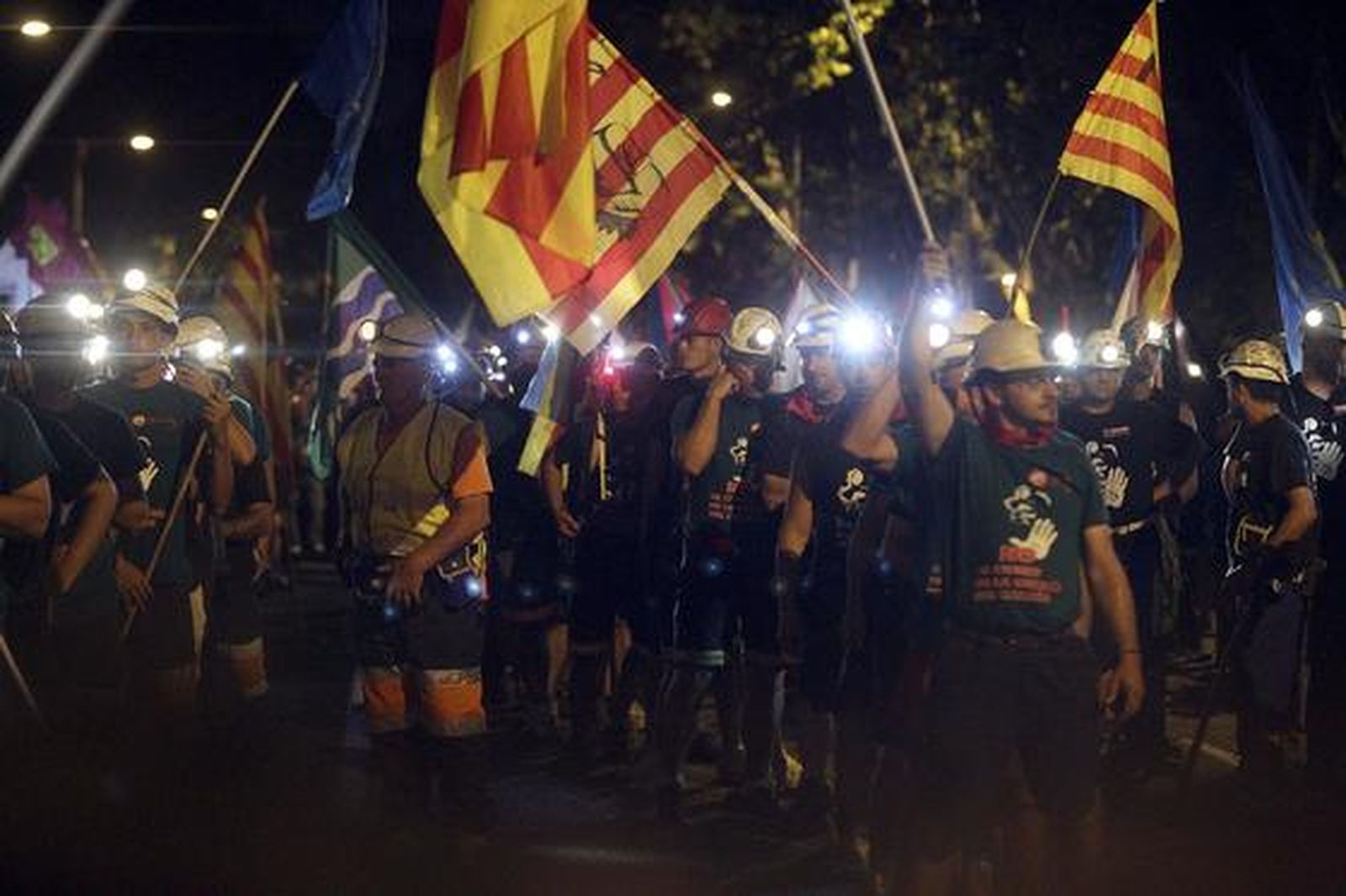 Los mineros llegan a Madrid tras una larga marcha protesta, de más de 400 kilómetros, por el cierre de la minería.

Foto: EFE