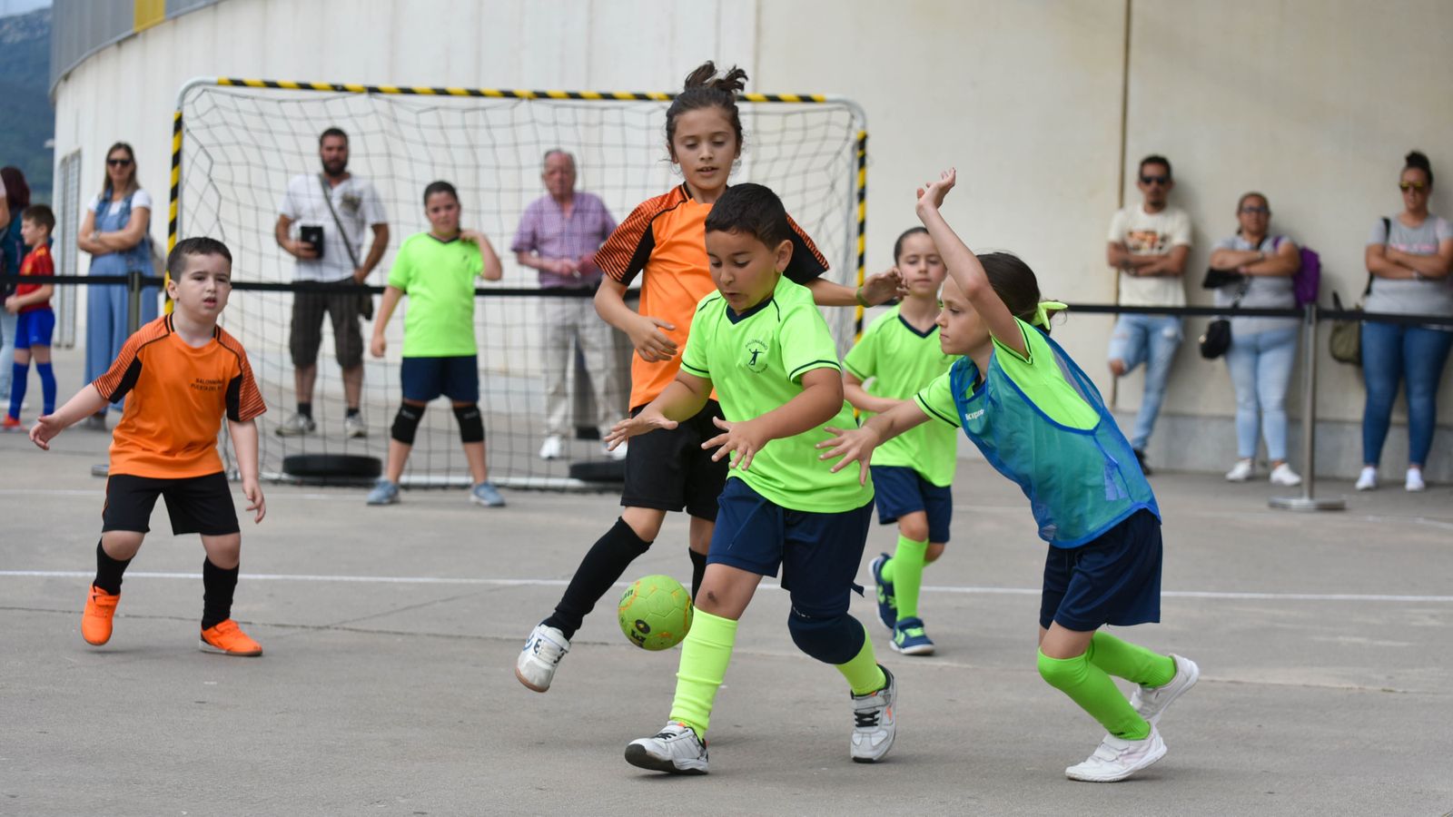 Las fotos de la I jornada de minibalonmano en el Puerta Europa de Algeciras