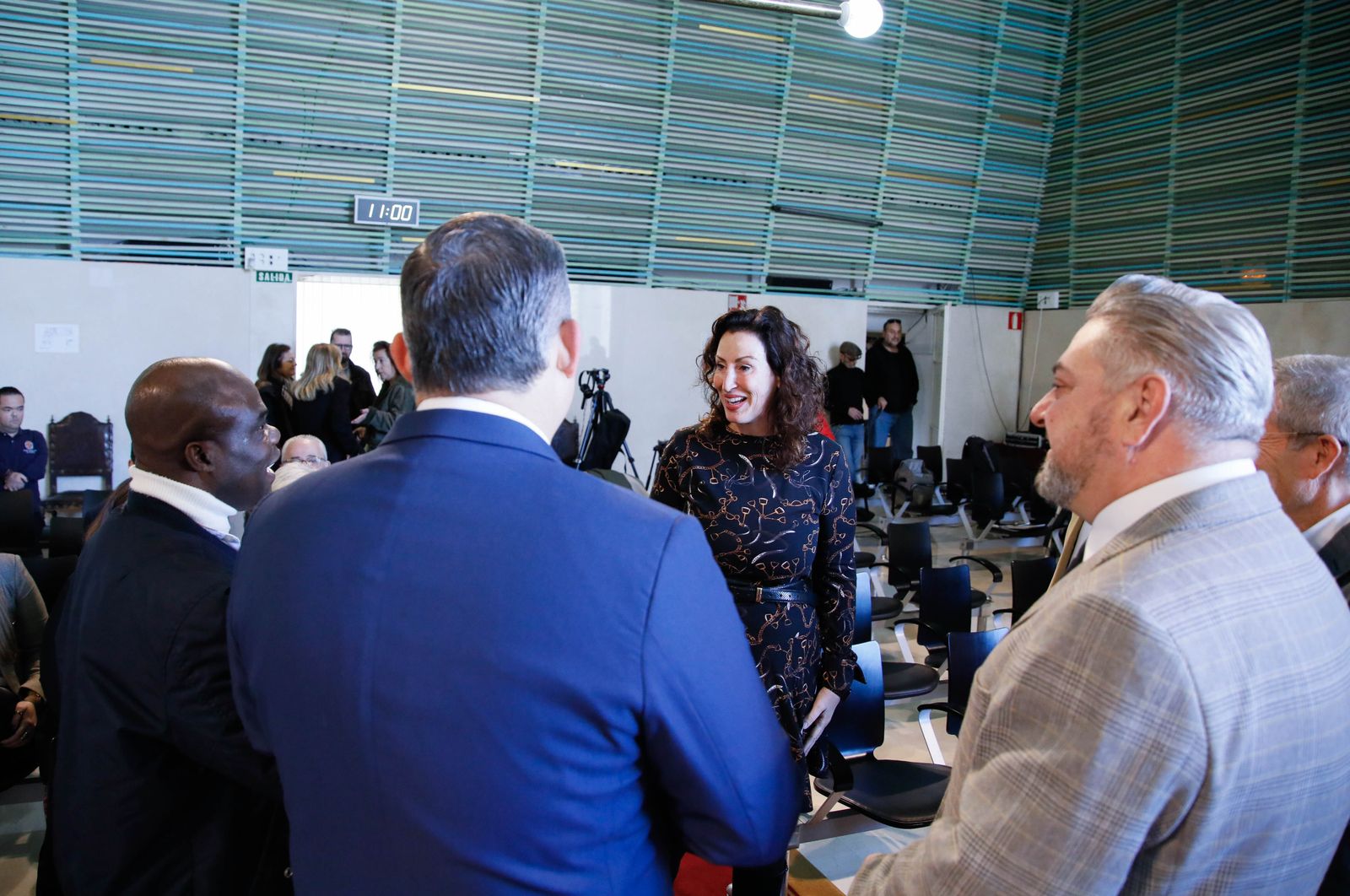 Imágenes de la entrega de las coronas a los emisarios de sus Majestades los Reyes Magos de Oriente