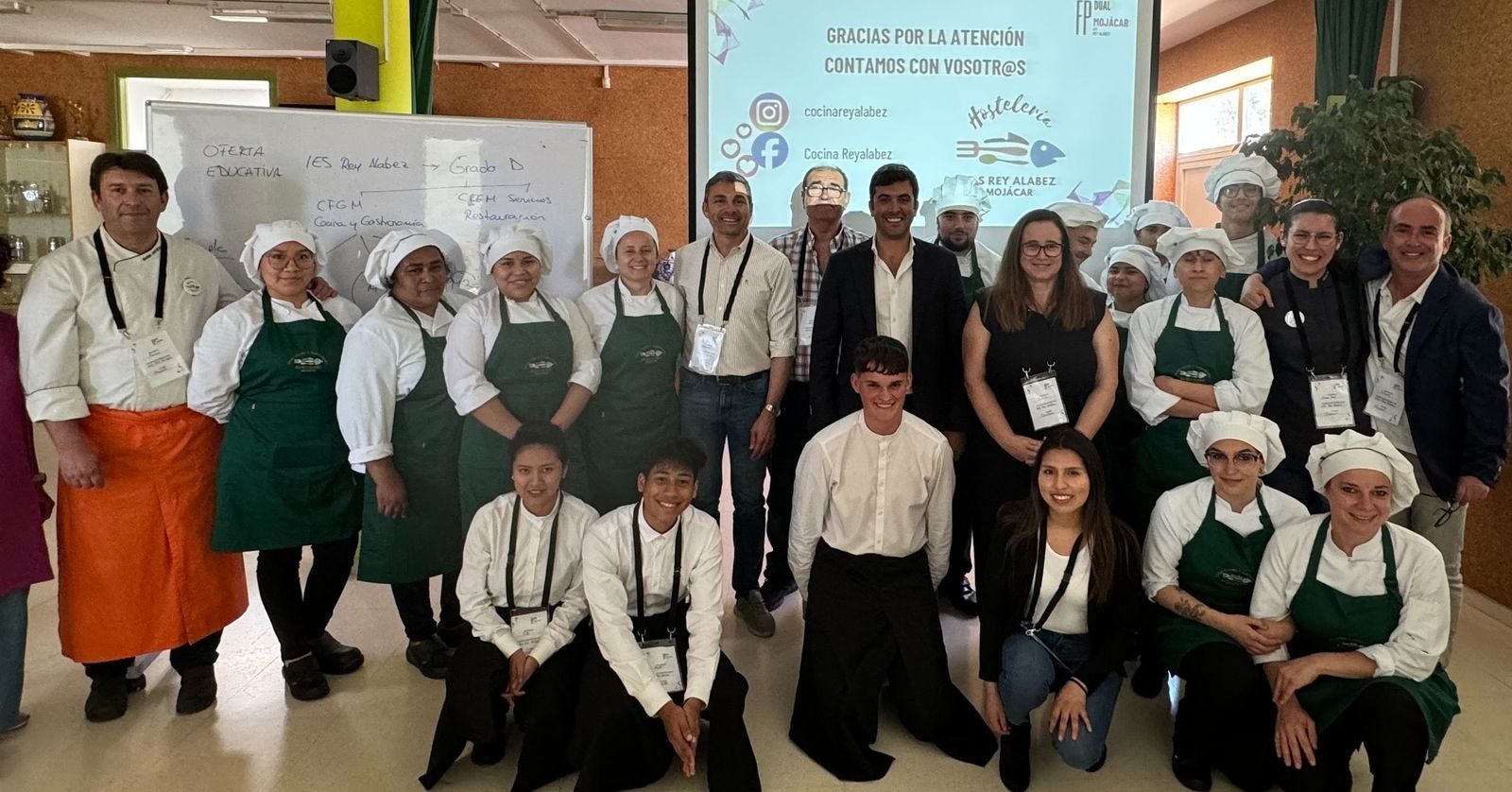 La Escuela de Hostelería de Mojácar  con el alcalde,  Francisco García  Cerdaá