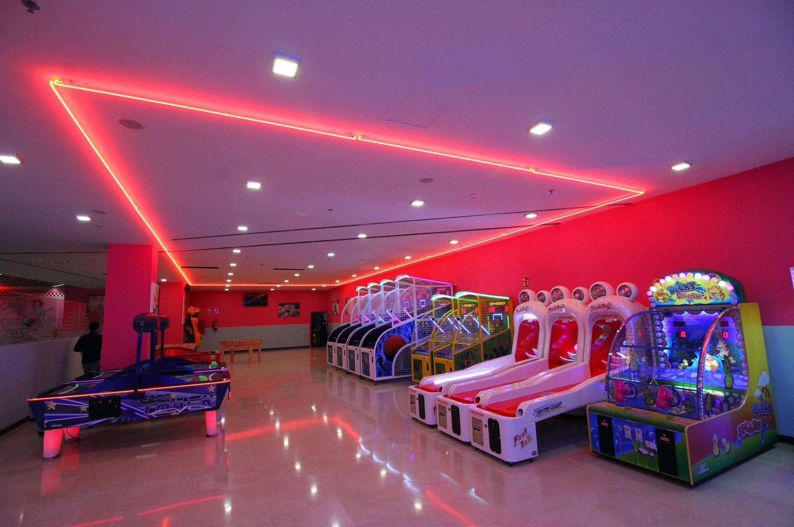 Imágenes del Aqualon Bowling.