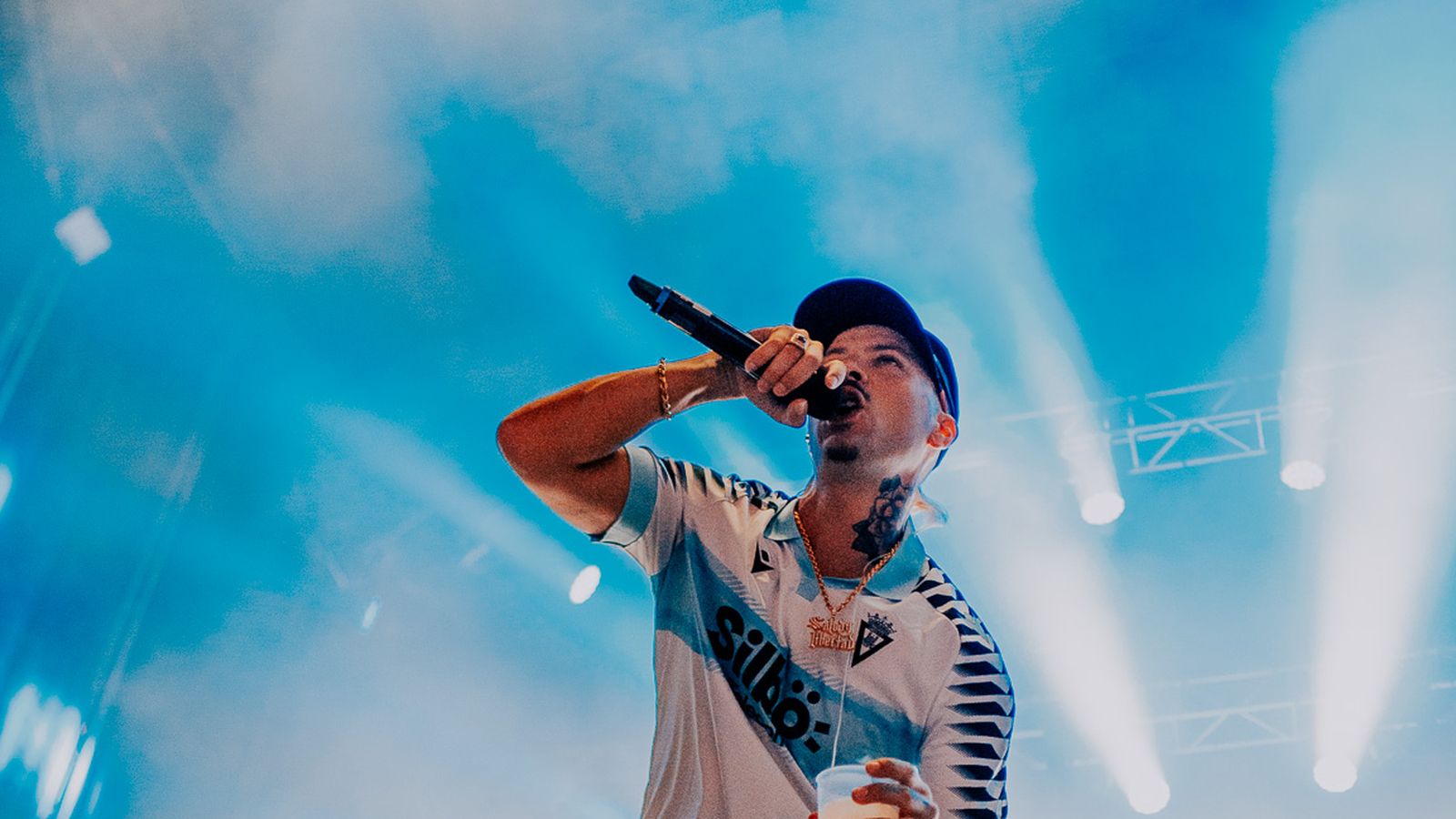 J Abecia, actuando en el Bahía Sound