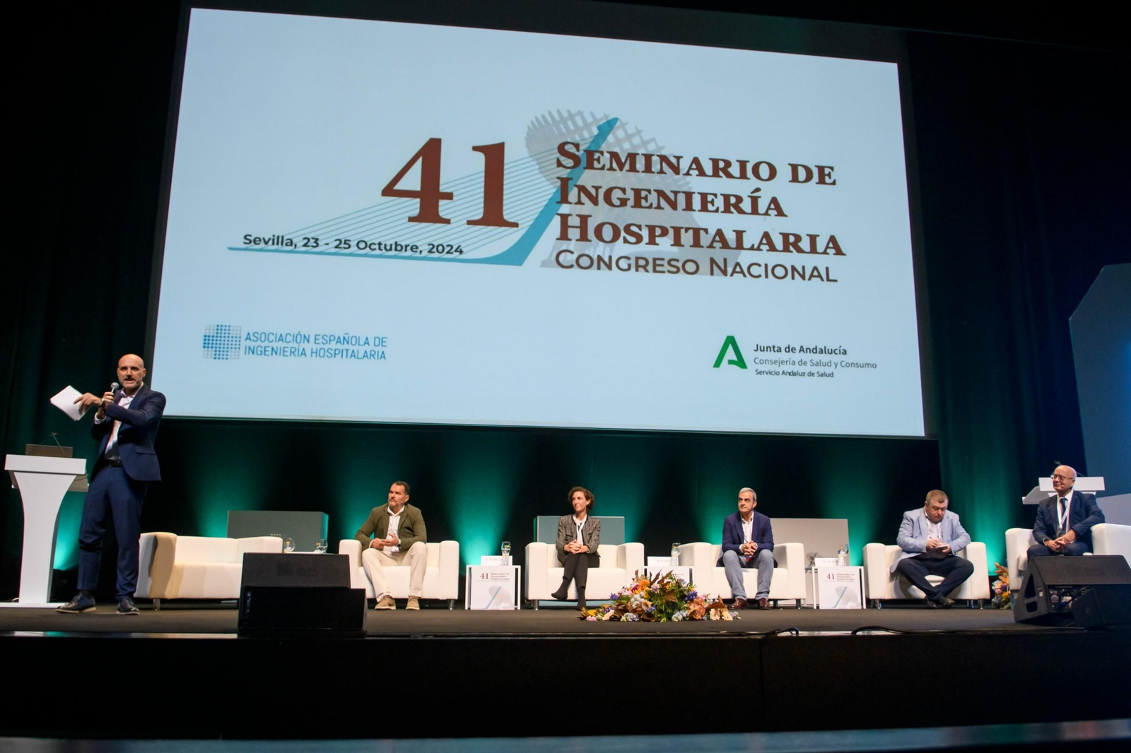 Un momento del debate sobre la necesidad de la figura del Ingeniero Interno Residente en Fibes.
