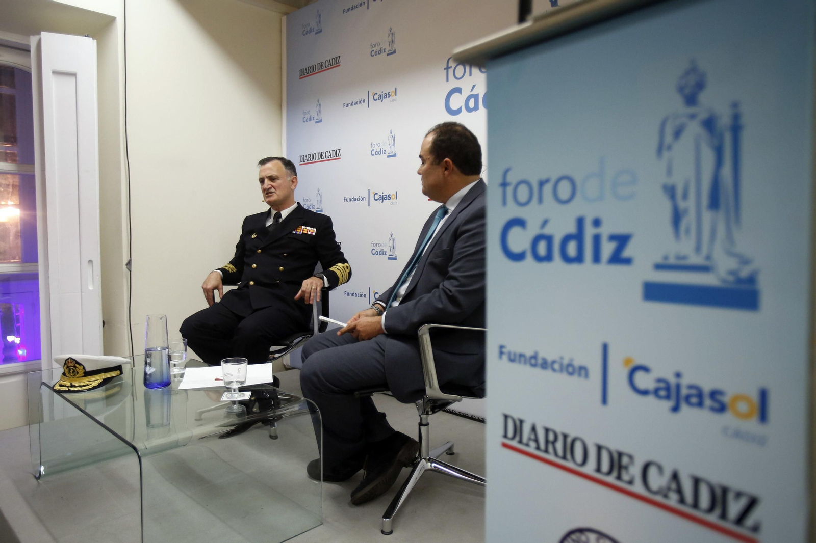 Juan Rodríguez Garat contesta al director de Diario de Cádiz, David Fernández, en el turno de preguntas del público.