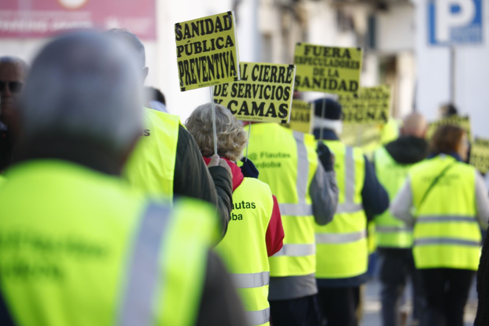 La nueva protesta del colectivo Yayoflautas de Córdoba, en imágenes