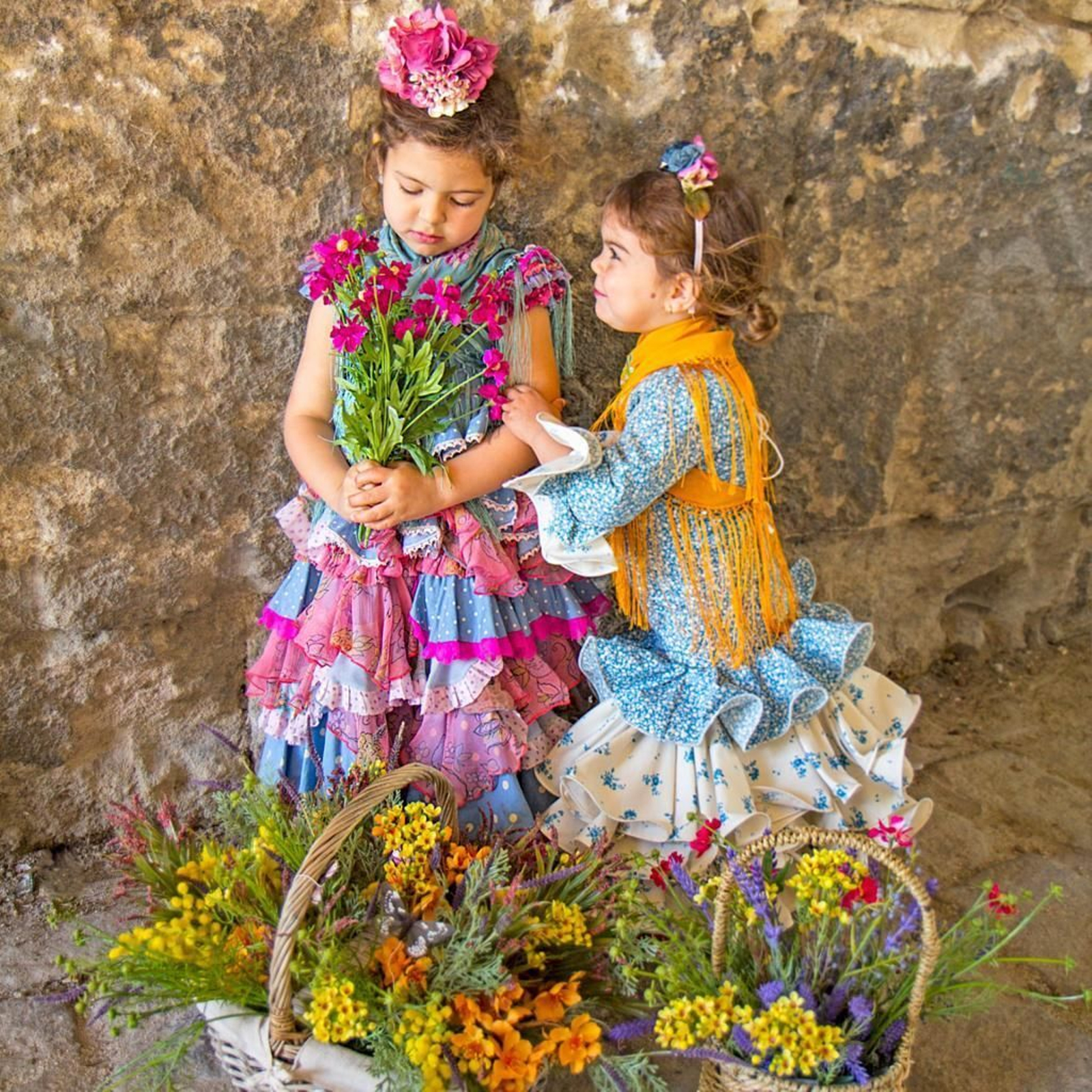 Cómo colocar la flor de flamenca en la Feria de Abril de Sevilla