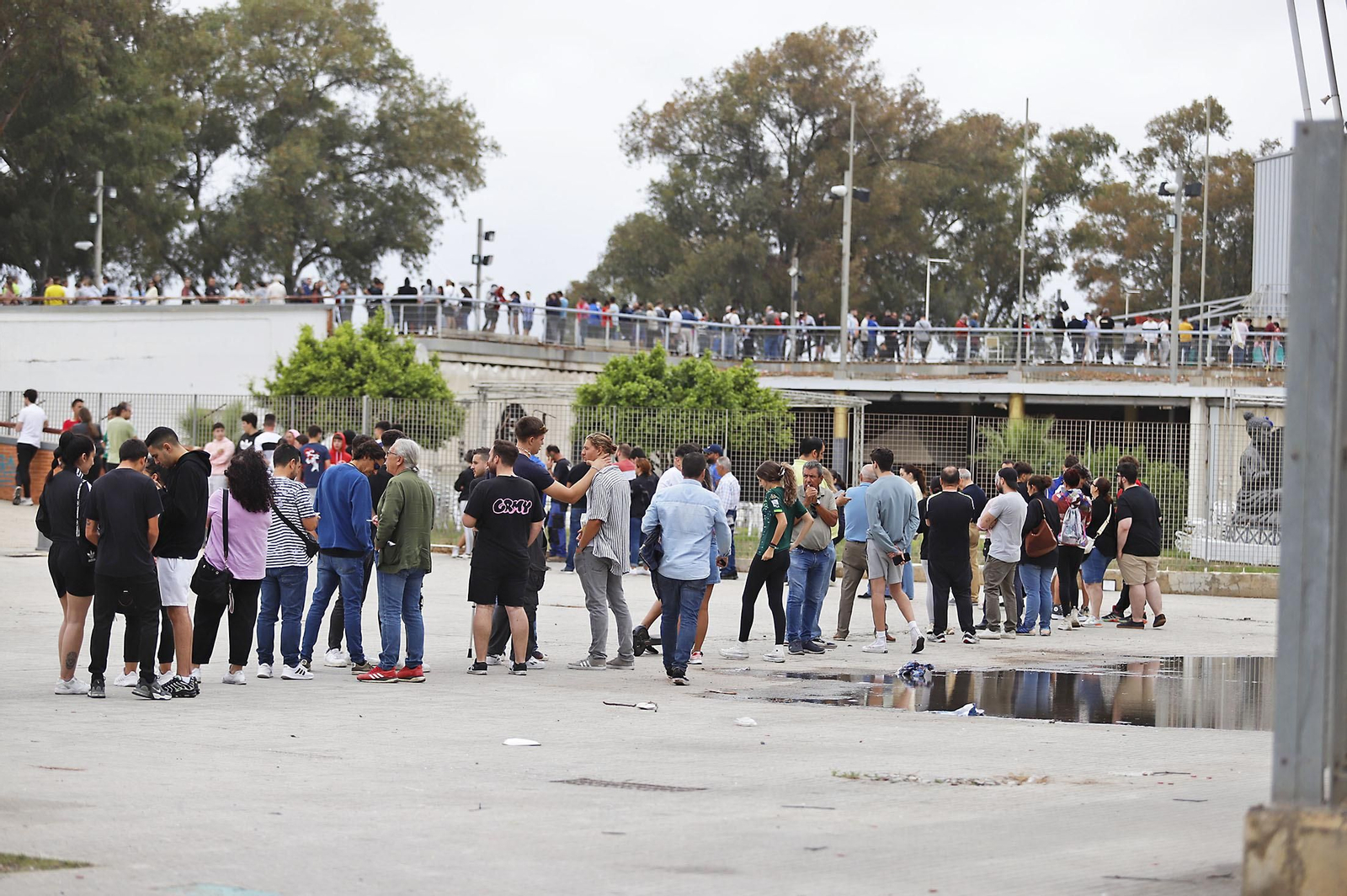 Largas colas para comprar las últimas entradas de la final del Recreativo de Huelva