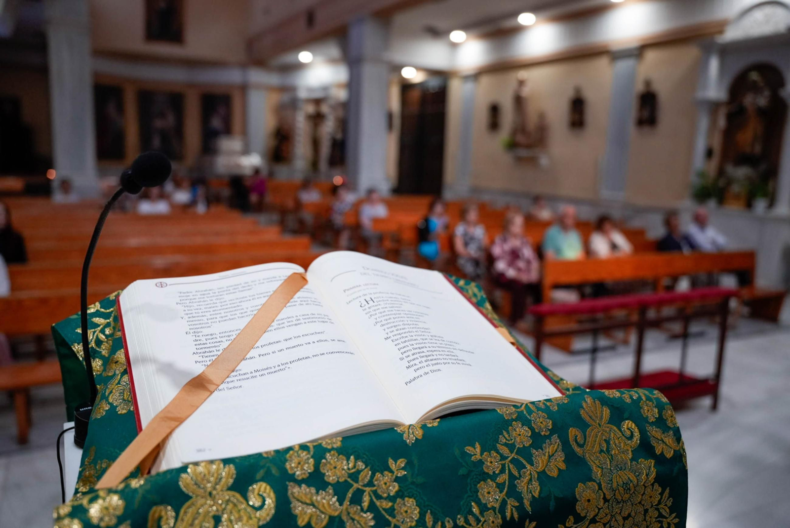 Las imágenes del la misa en Macael ofrecida por los niños y familias