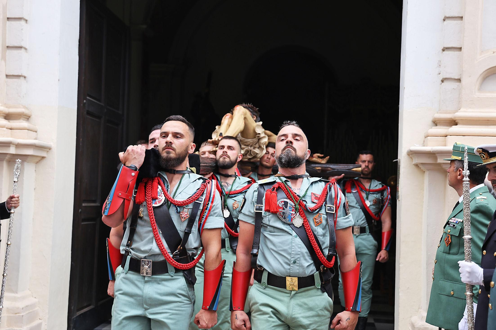 Las mejores imágenes del Sábado de Pasión en Huelva: La Legión con el Cristo de la Vera+Cruz