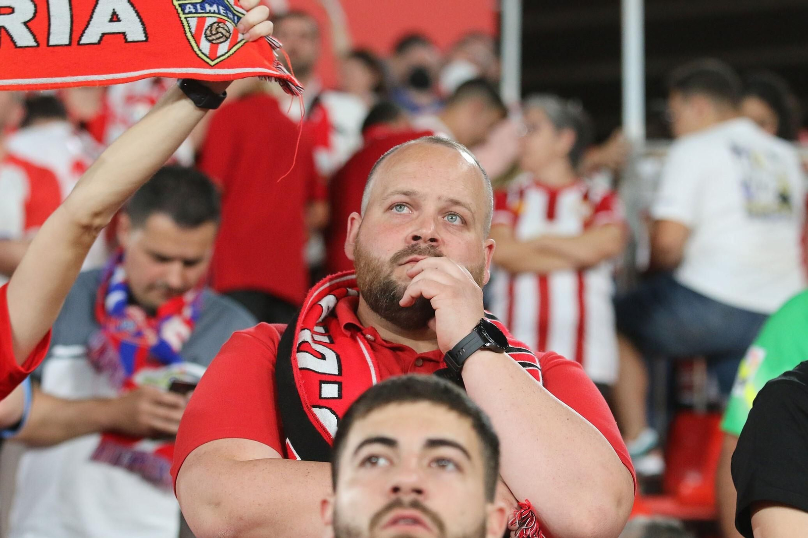 Las imágenes de la decepción de los aficionados del Almería