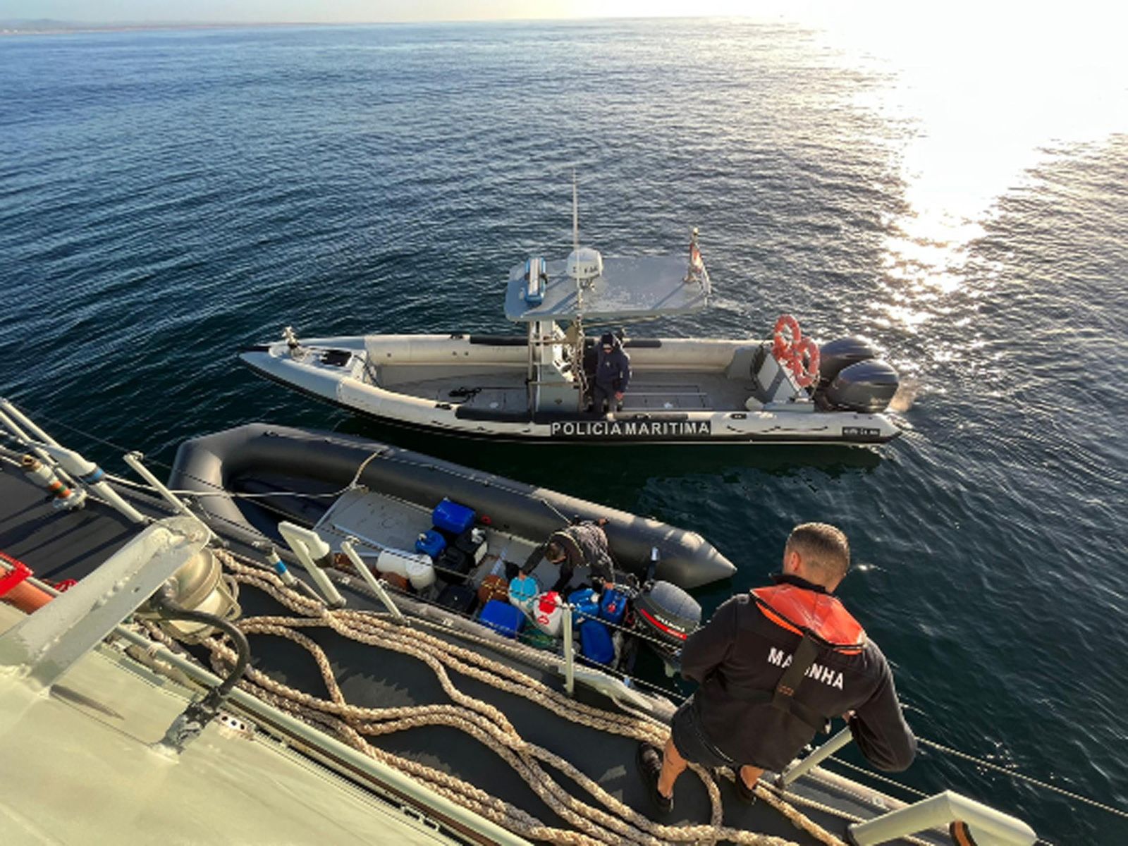 Un momento de la operación contra el narcotráfico en aguas internacionales
