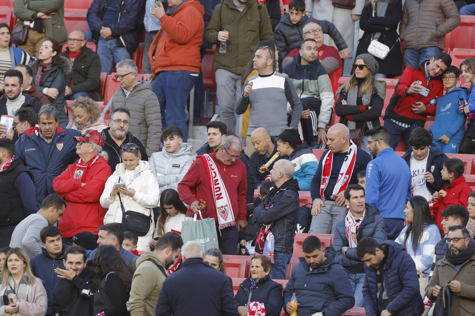 Búscate en las fotos del Sevilla-Mallorca