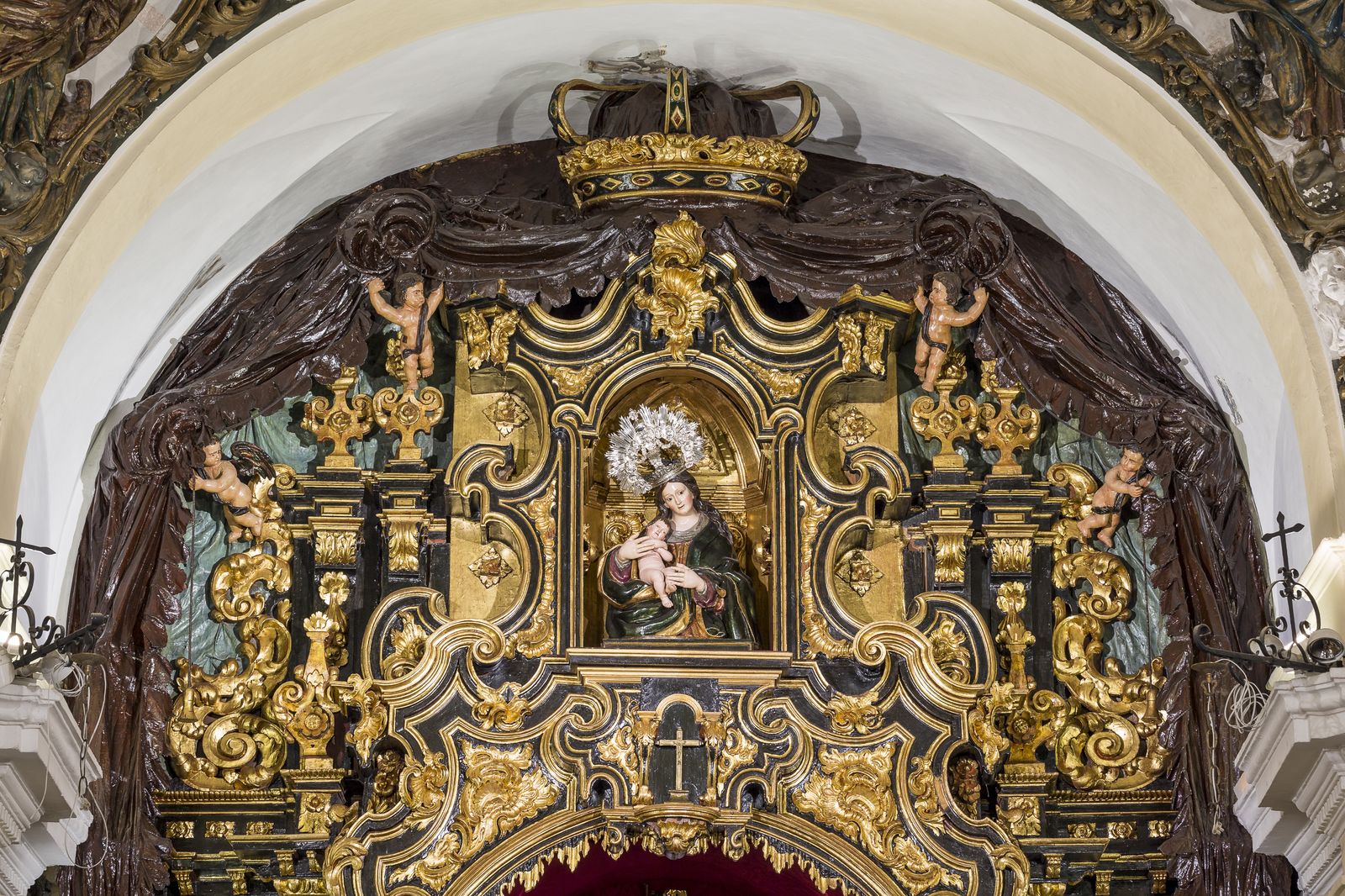 El retablo restaurado.