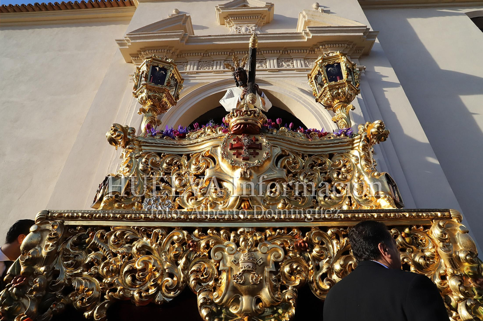 Imágenes de la procesión de Pasión en Huelva