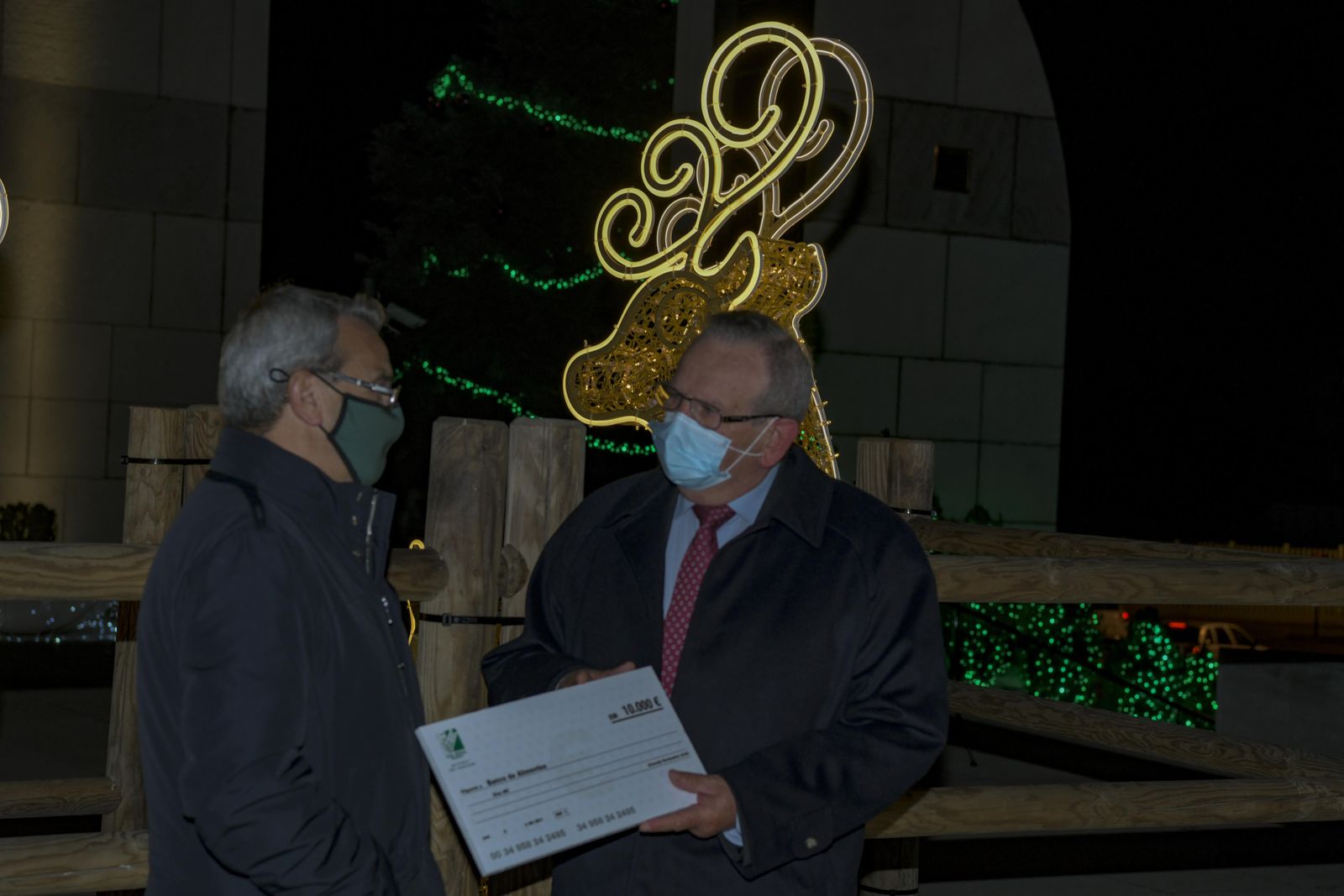 El Banco de Alimentos enciende la Navidad de Caja Rural Granada