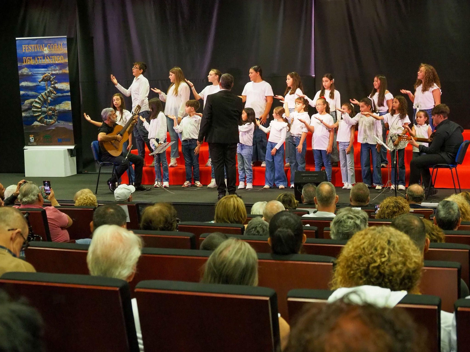 Un momento del festival coral del Atlántico. Un momento del festival coral del Atlántico.