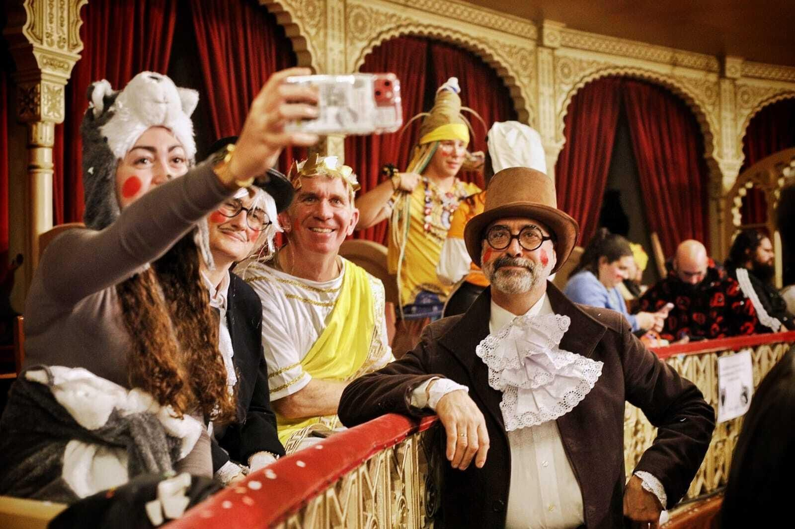 Búscate entre las mejores imágenes de la final del COAC 2024 del Carnaval de Cádiz