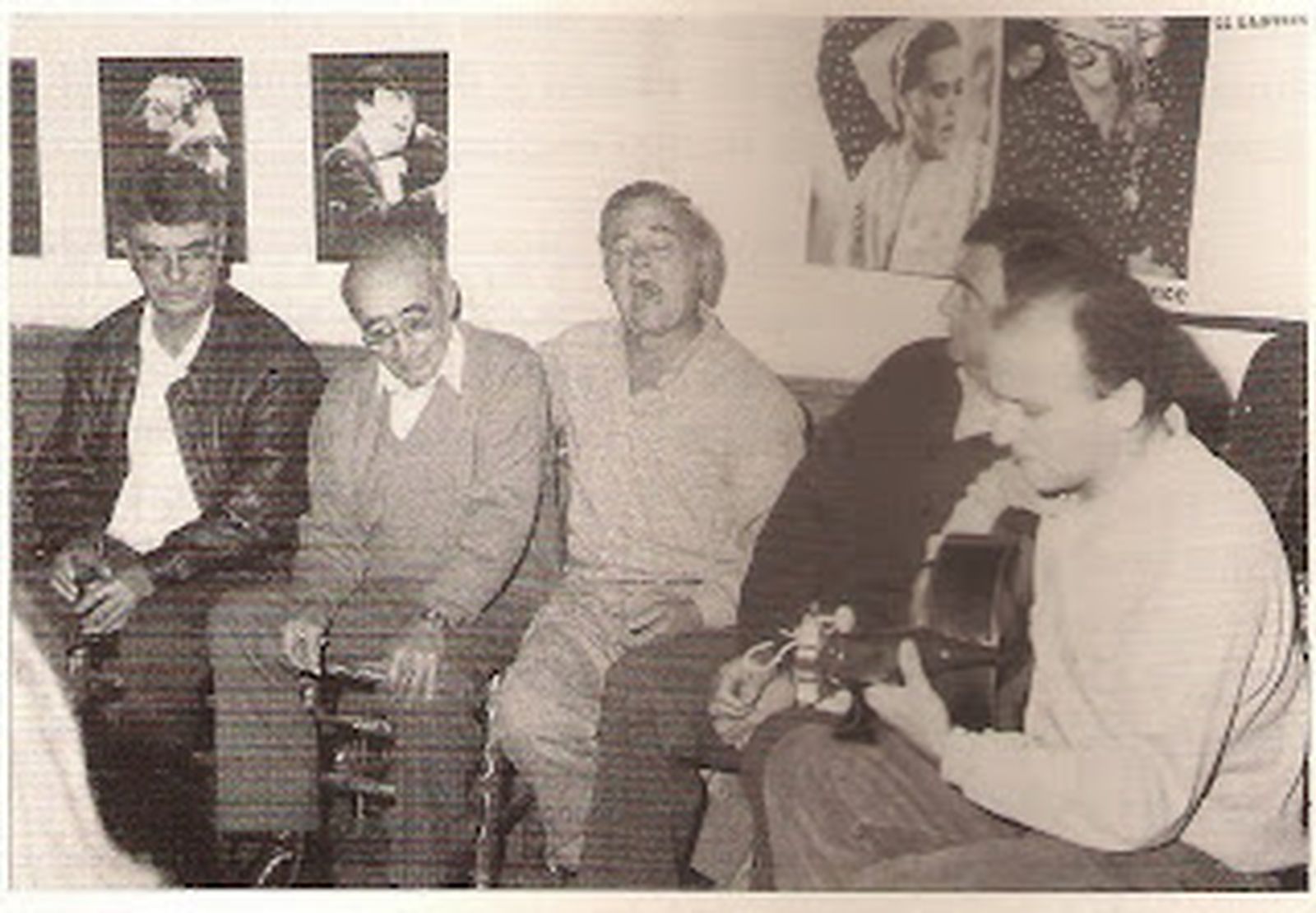 Homenaje a Urbano López Feria Pichardo en 2001, acompañado de aficionados en Casa Dirección.