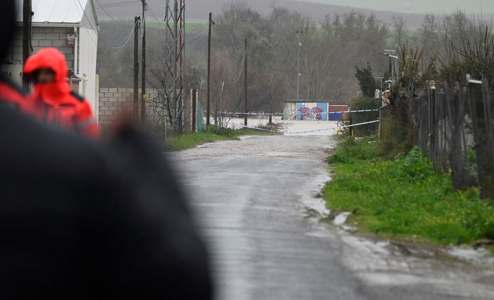 Tensión en los vecinos de Majaneque tras el desalojo por la crecida del Guadalquivir